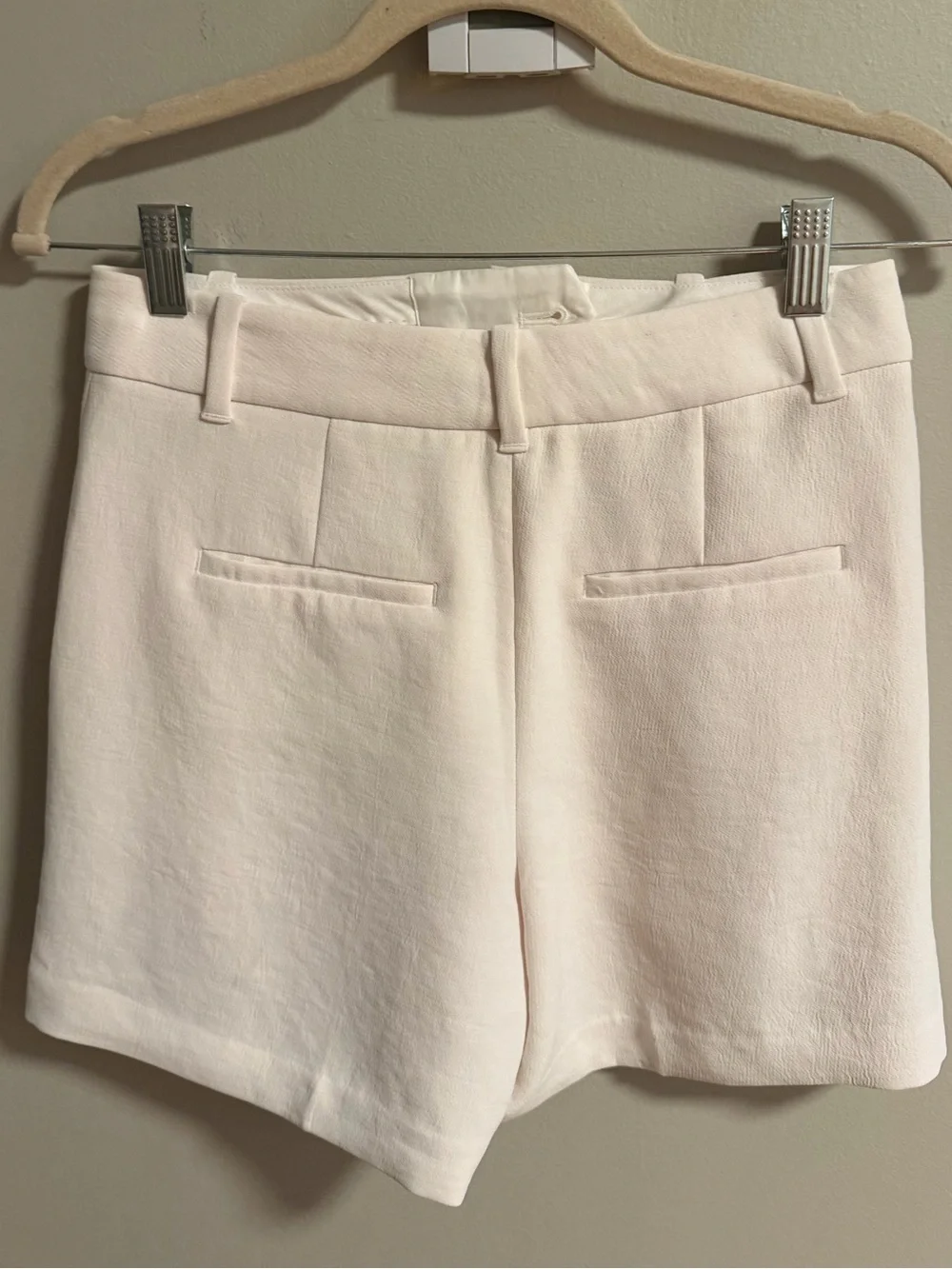 Aritzia White Tailored High-Waist Pleated Women’s Shorts